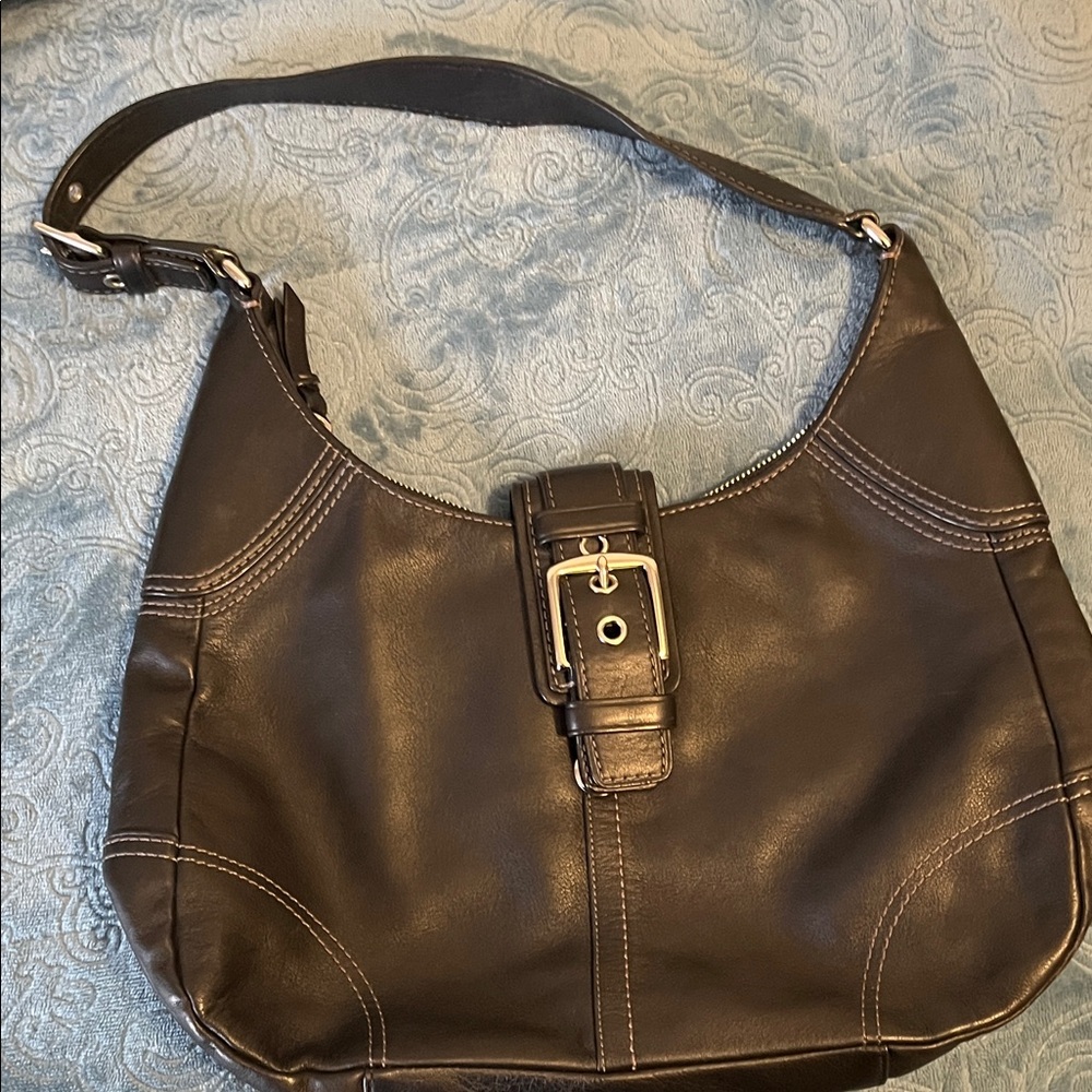 Elegant Black Leather Shoulder Bag